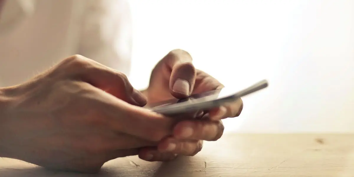Pros and Cons of Bringing a Phone to Recovery Rehab
