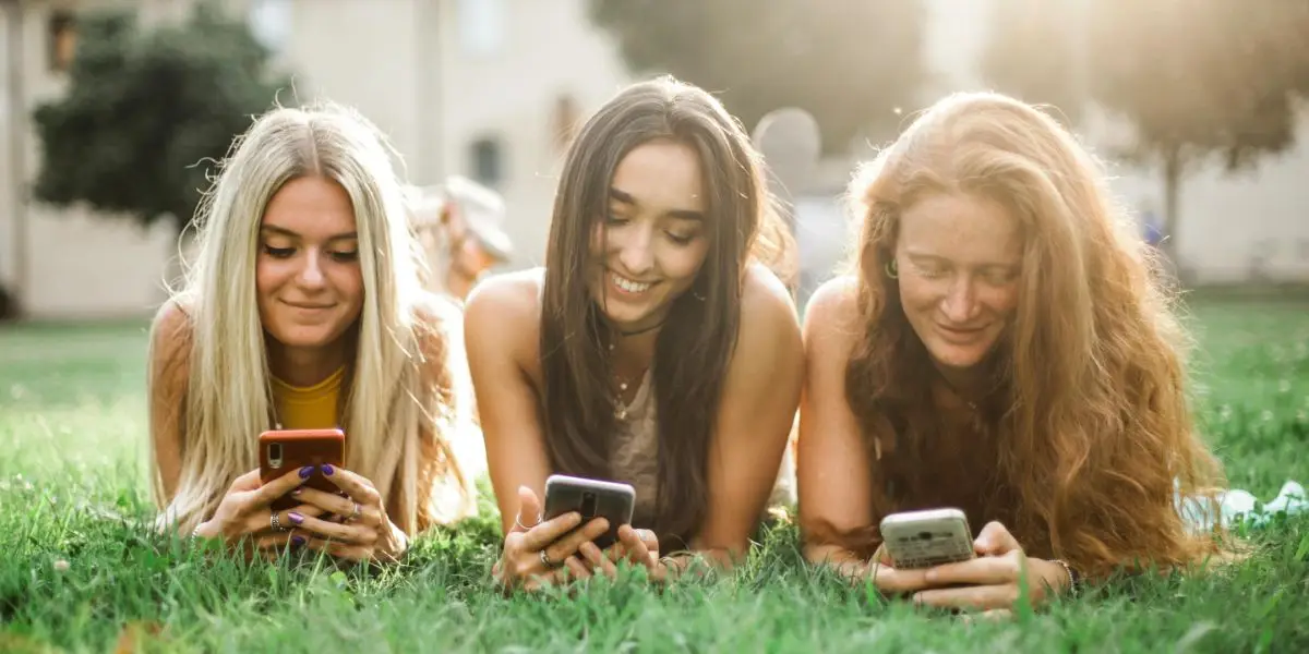 The Role of Social Media in Promoting Drug Awareness and Recovery